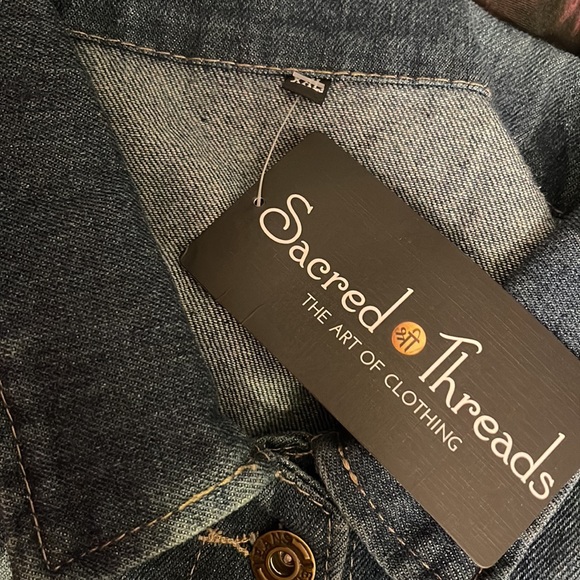 XXL.  NWT.  Jean Jacket by Sacred Threads.  BL/RD7.  219555 - Picture 5 of 5
